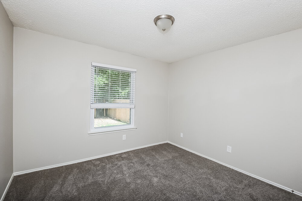 Building Photo - 7401 Meadow Creek Dr