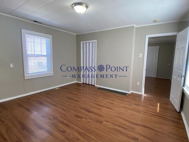 Building Photo - Spacious 1 bedroom and 1 bath house! FIRST MONTH RENT FREE!!!