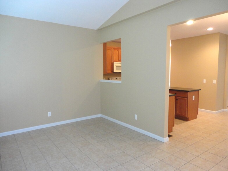 Building Photo - 2544 Softwind Ct