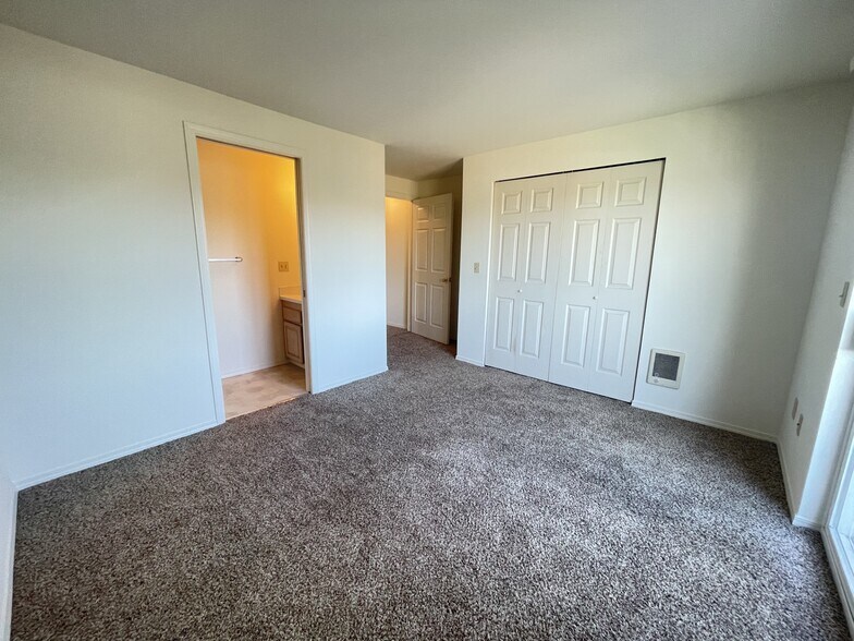 2nd Bedroom - 323 Meadow Ave N