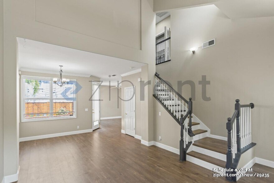 Building Photo - Unit