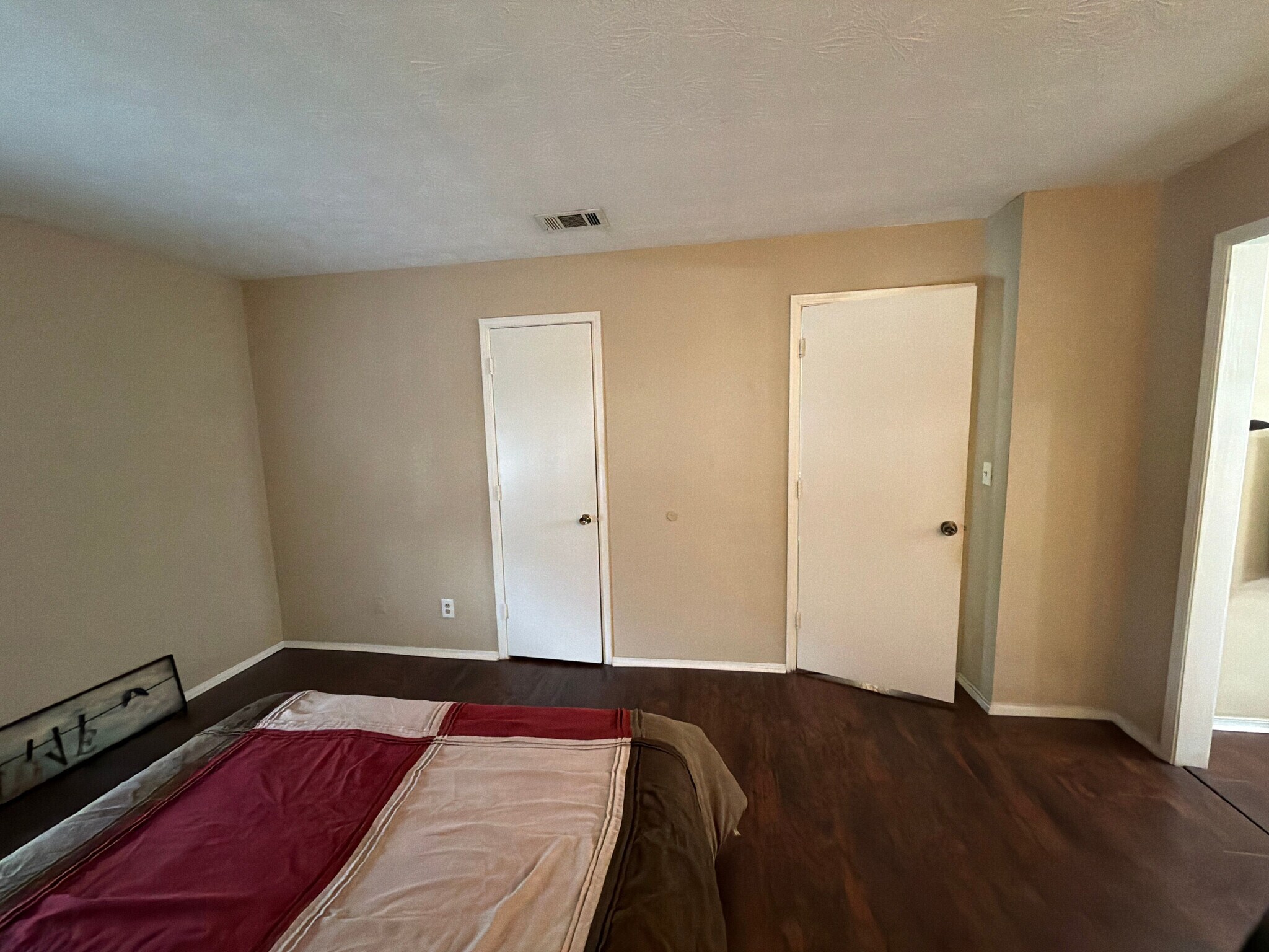 Building Photo - Room in Condo on Brockett Pl