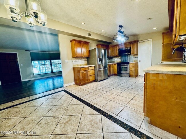 Building Photo - 246 Sara Dr