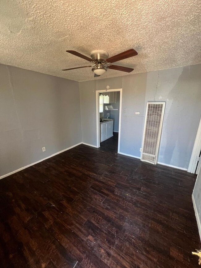 Building Photo - $0 First Month's Rent / $0 Deposit at Move-in