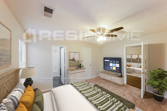 Building Photo - 1324 Royalty Dr
