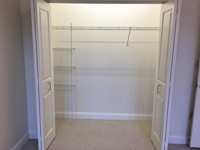 Building Photo - 875 Elm St