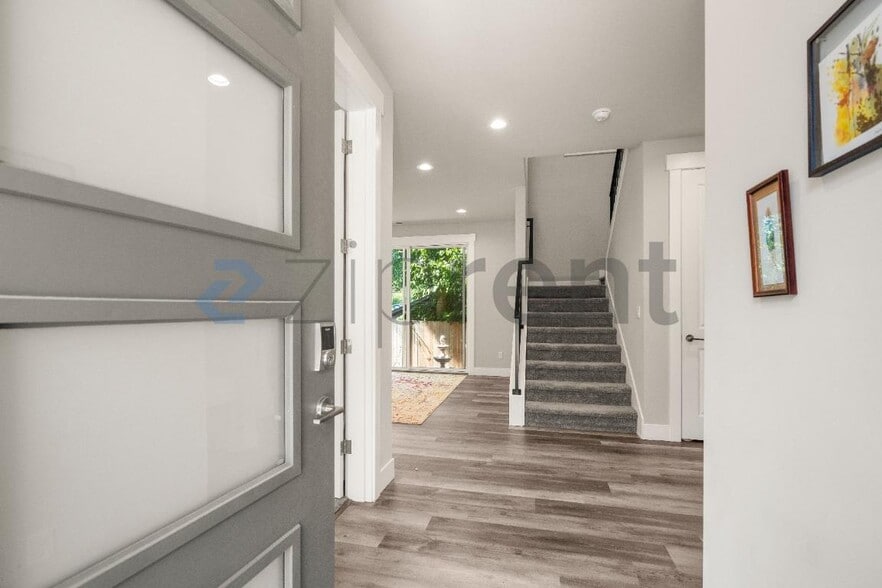 Building Photo - Unit A