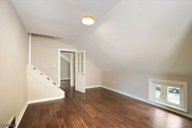 Building Photo - 114 Henshaw Ave