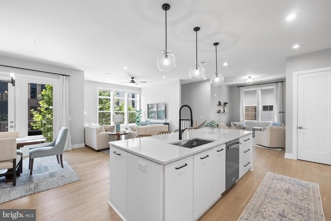 Building Photo - 43442 Croson Ln