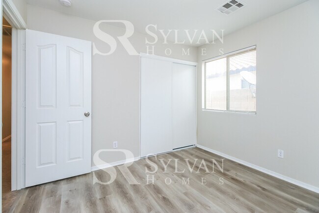 Building Photo - Check out this fantastic 3Br 2Ba home!