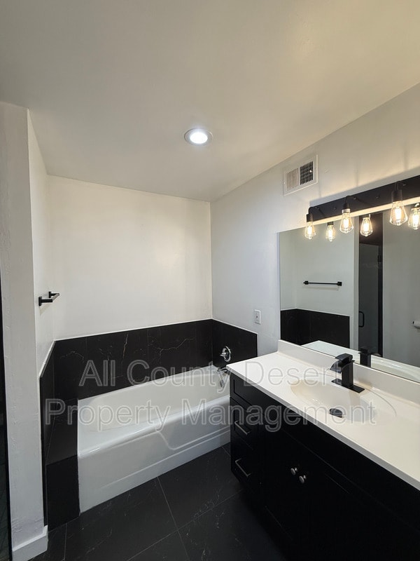 Building Photo - 46075 Ocotillo Dr
