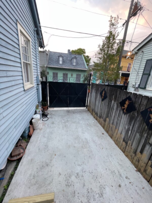 Building Photo - 2004 Royal St