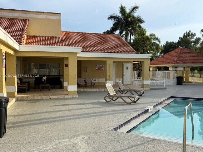 Building Photo - 643 Vista Isles Dr