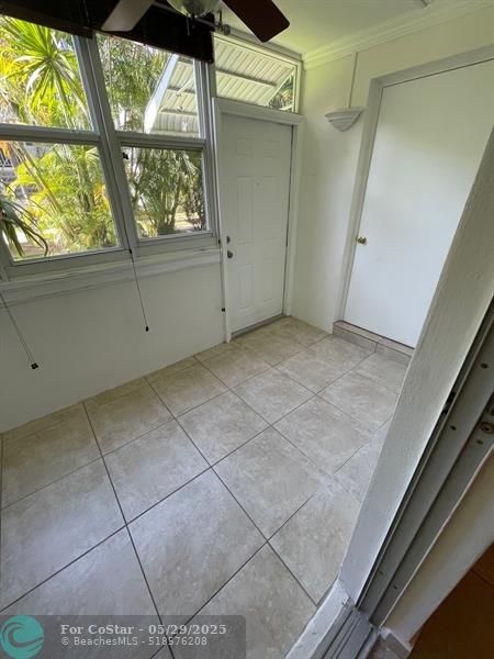 Building Photo - 1333 E Hallandale Beach Blvd