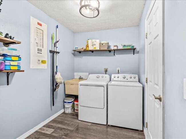 Building Photo - 1297 SE Floresta Dr