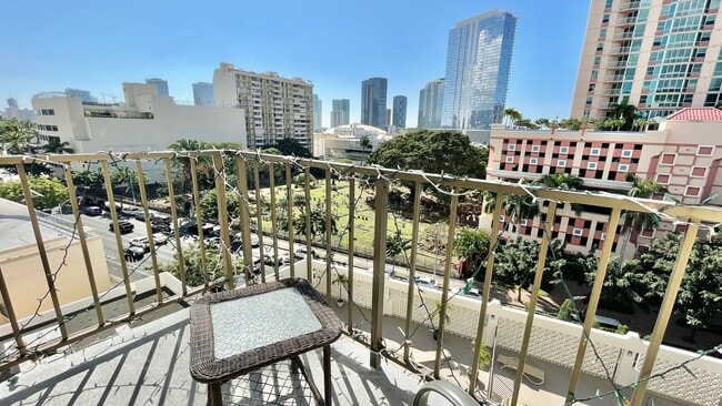 Building Photo - FULLY FURNISHED STUDIO IN KING MANOR! CLOSE TO STRAUB-WARD-KAPIOLANI