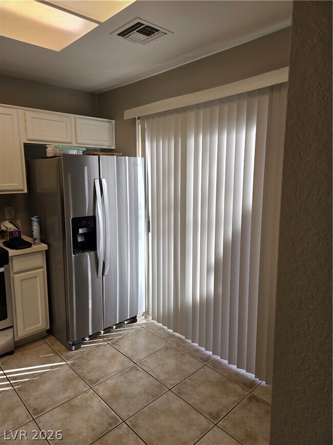 Building Photo - 8536 Desert Holly Dr