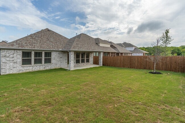 Building Photo - 5917 Bellflower Dr