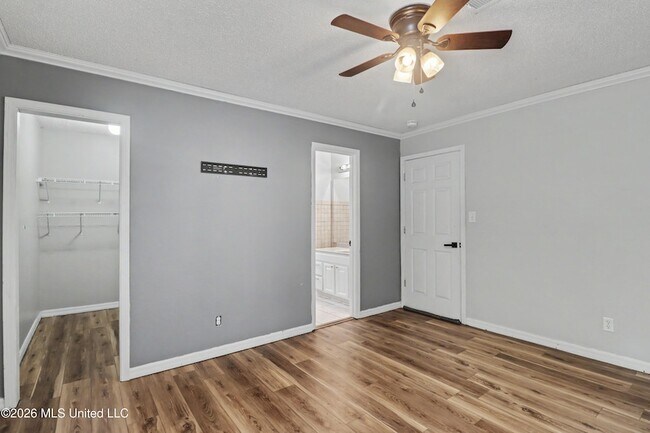 Building Photo - 1337 Gum St