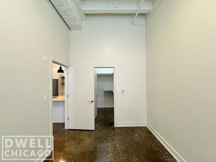 Building Photo - 20 E Adams St