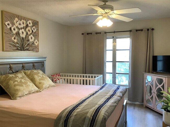 Building Photo - 4174 Inverrary Dr