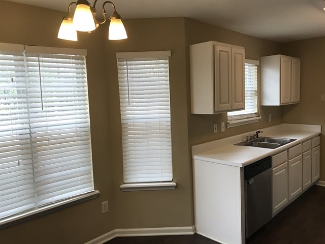 Building Photo - 2664 Lake Park Bend