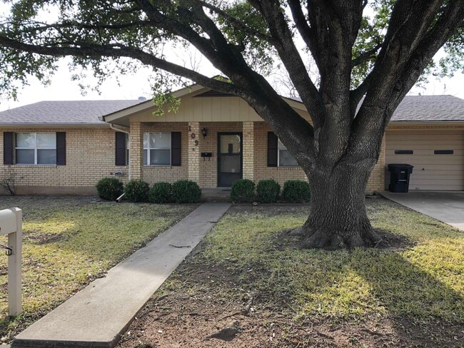 Primary Photo - 109 Broadmoor Dr