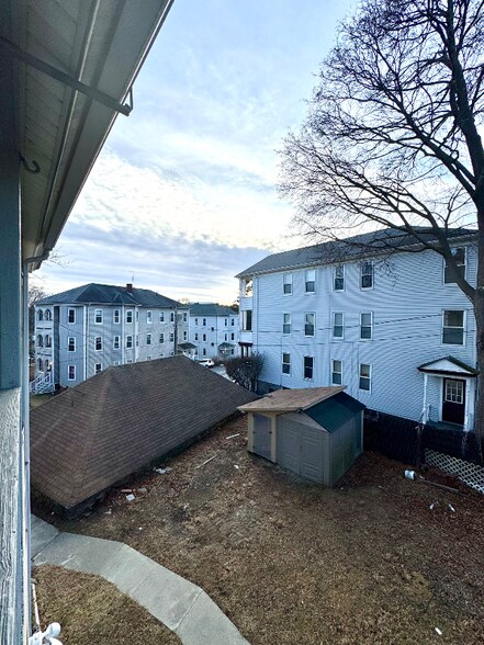 Building Photo - 184 Vernon St