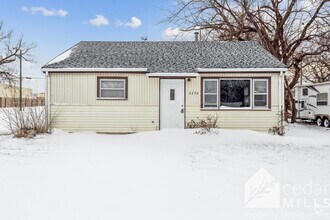 Building Photo - 3 Bedroom on Almost 1/4 Acre! MOVE IN SPECIAL