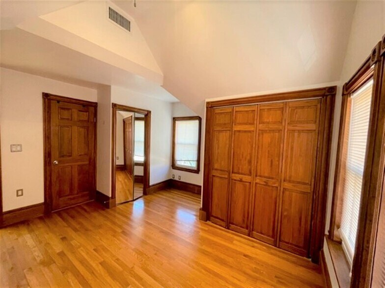 Building Photo - 15 Conwell Ave