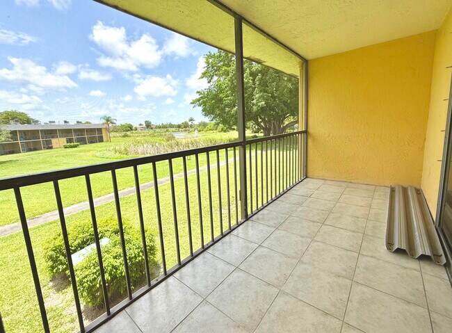 Building Photo - 1625 Meadows Cir