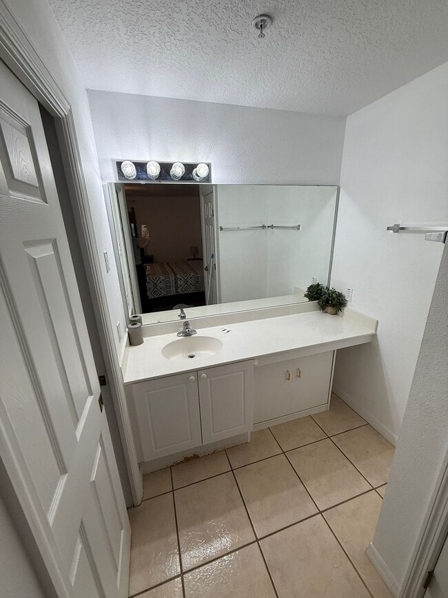 Building Photo - 2740 Club Cortile Cir