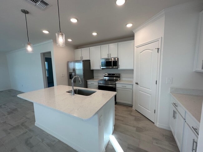 Building Photo - 10936 SW Vasari Way