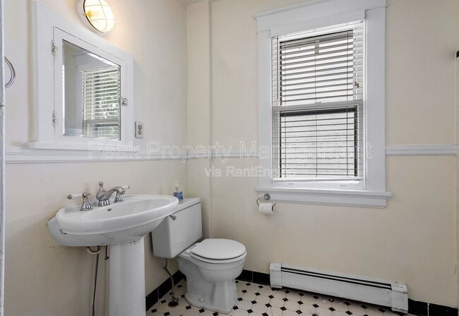 Building Photo - 1310 Greycourt Ave