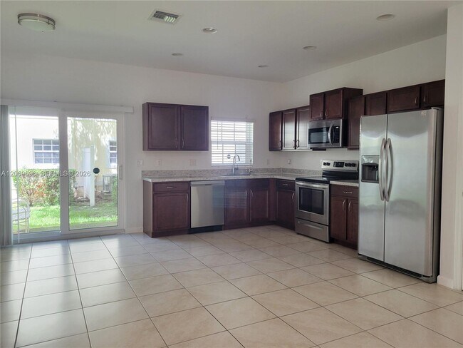 Building Photo - 1107 NW 40th Ter