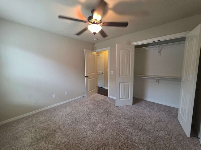 Building Photo - 3072 N Autumn Rose Ave