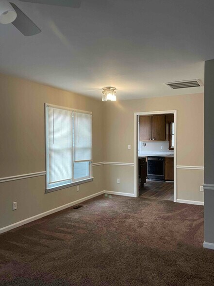 Building Photo - 1235 Shakentown St