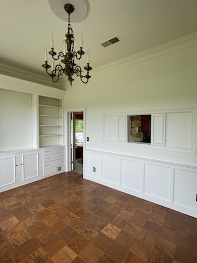 Building Photo - Vintage Style Home on Large Estate A Must See