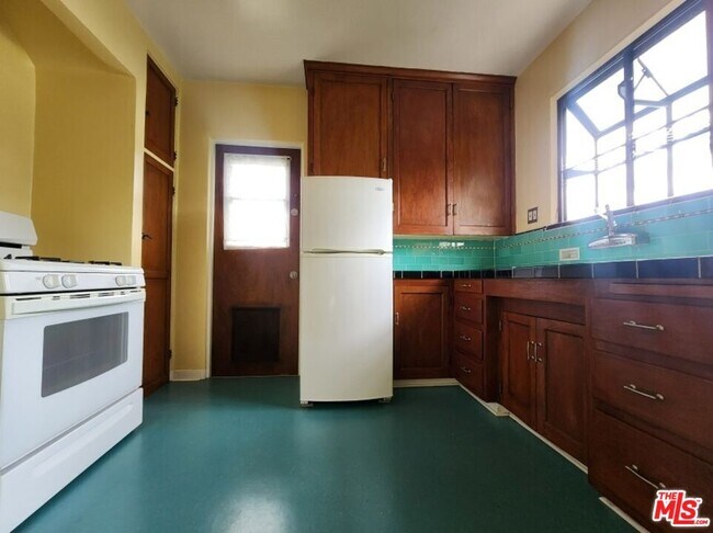 Building Photo - 1163 N Genesee Ave