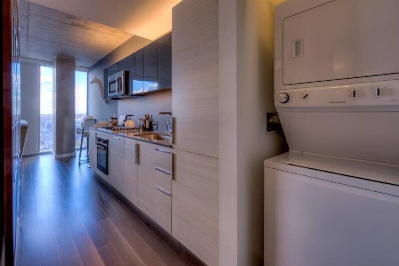 Building Photo - 745 W Division St