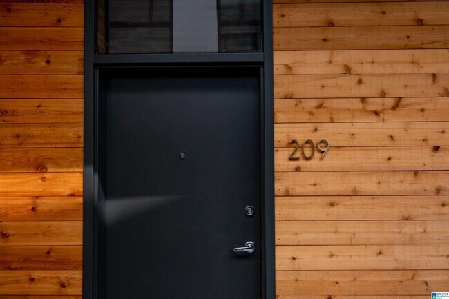 Building Photo - 1801 2nd Ave N