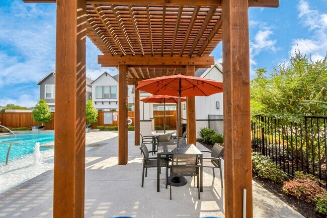 Building Photo - 731 Strawberry Pines Ct