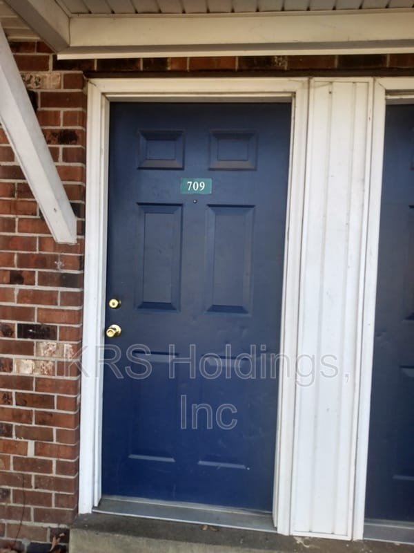 Primary Photo - 709 E 17th St