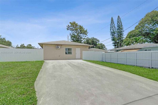 Building Photo - 2120-2122 Thomas St # 2122 HOLLYWOOD, FL 33020