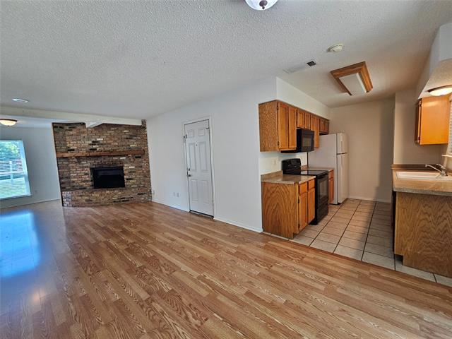 Building Photo - 10377 Country Club Dr