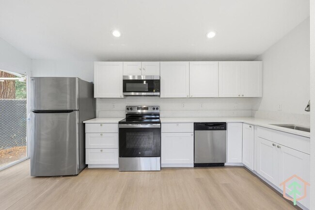 Building Photo - 2004 SE 143rd Ave