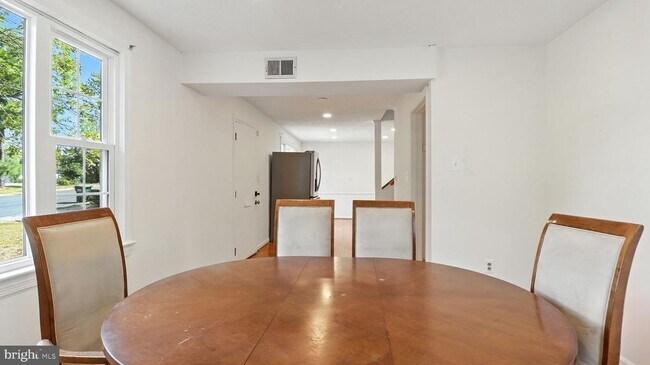 Building Photo - 6911 Arlington Blvd
