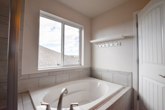 Building Photo - 9761 Beryl Dr