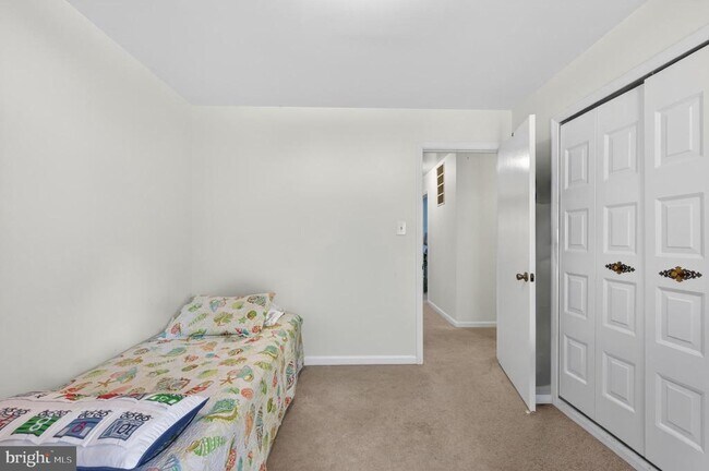 Building Photo - 8815 Newport Ct
