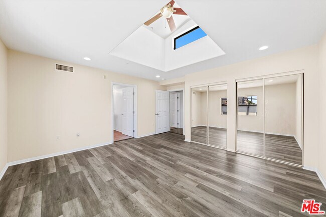 Building Photo - 6815 Baird Ave